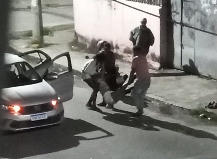Sobe para 24 o número de mortes no Complexo da Penha, sob aplausos de Bolsonaro e Claudio Castro