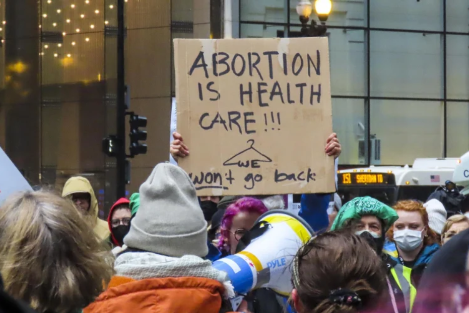Direito ao aborto ameaçado nos EUA: o que acontece no Brasil?