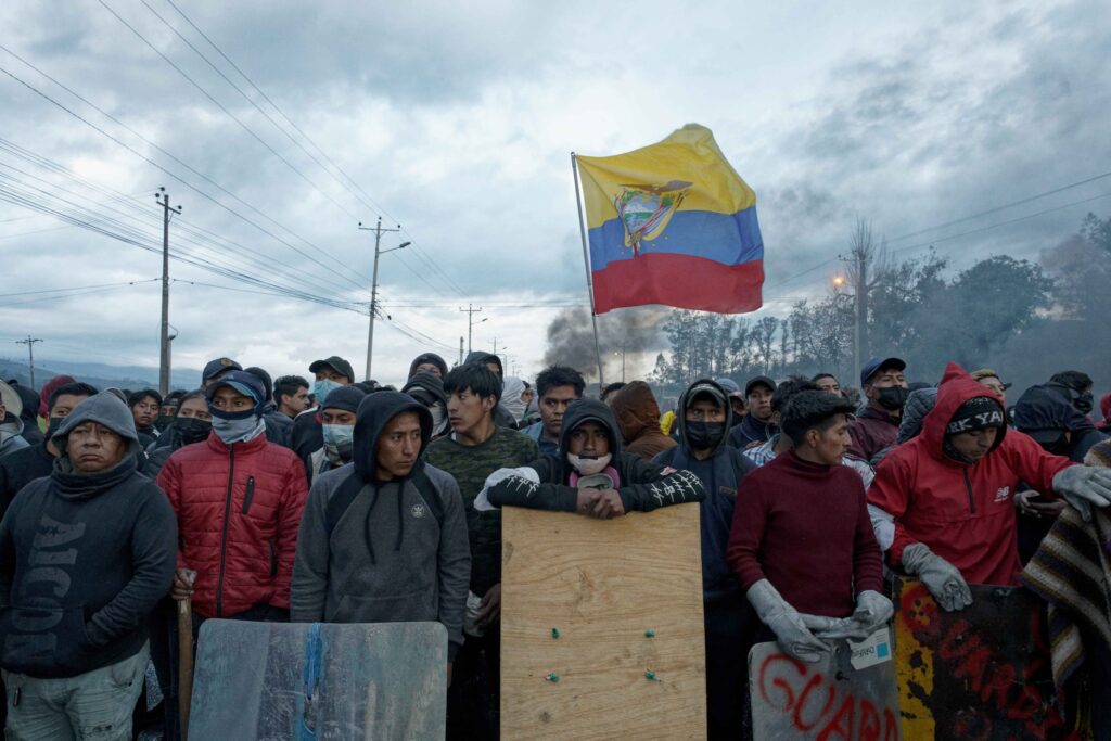 Povos indígenas do Equador estão há 12 dias lutando nas ruas, sob forte repressão