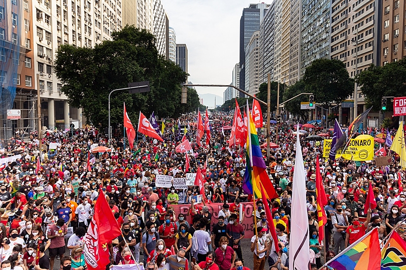 O silêncio de tantos apavora: De que lado você vai estar?