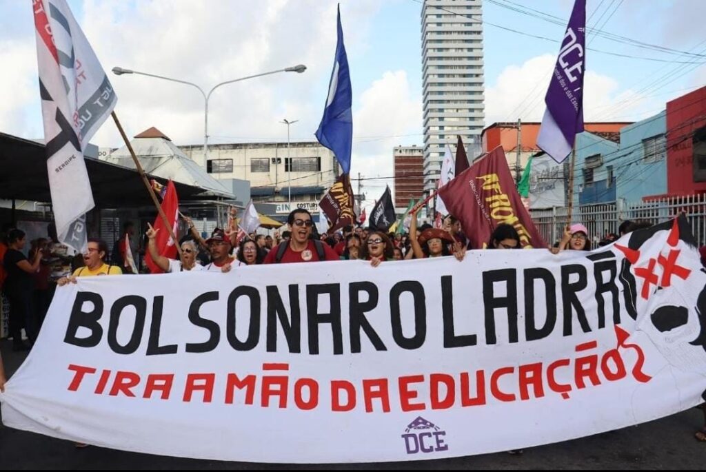 18 de outubro a aula foi na rua: estudantes voltam a ocupar as ruas em Sergipe