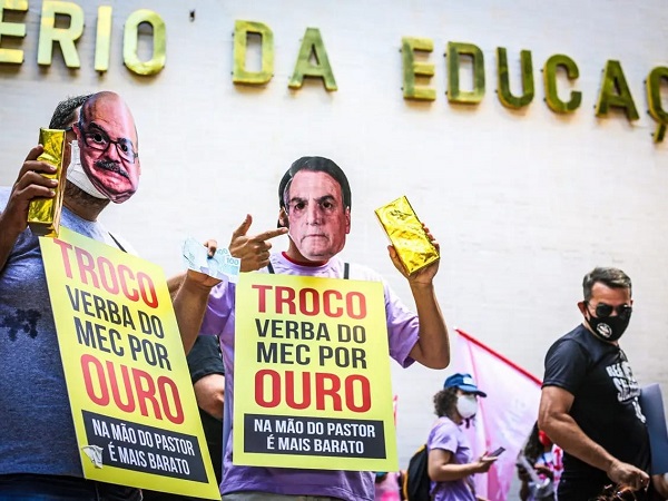 Dinheiro MEC barras de ouro Bolsonaro