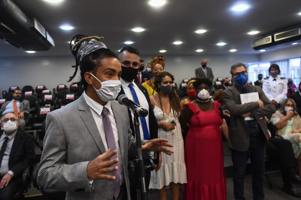Quem é Matheus Gomes, jovem negro, 5º deputado estadual mais votado do Rio Grande do Sul