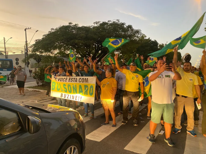 Apoiadores de Bolsonaro na rua em Maceió contra resultado das eleições