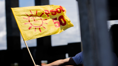 Bandeira do PSOL hasteada