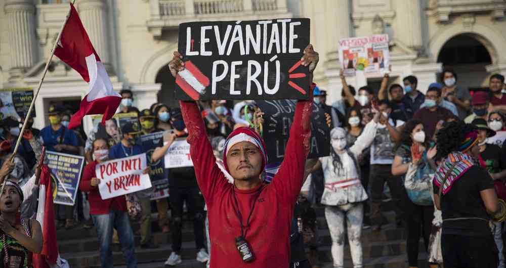 Direita peruana destitui o Presidente Castillo