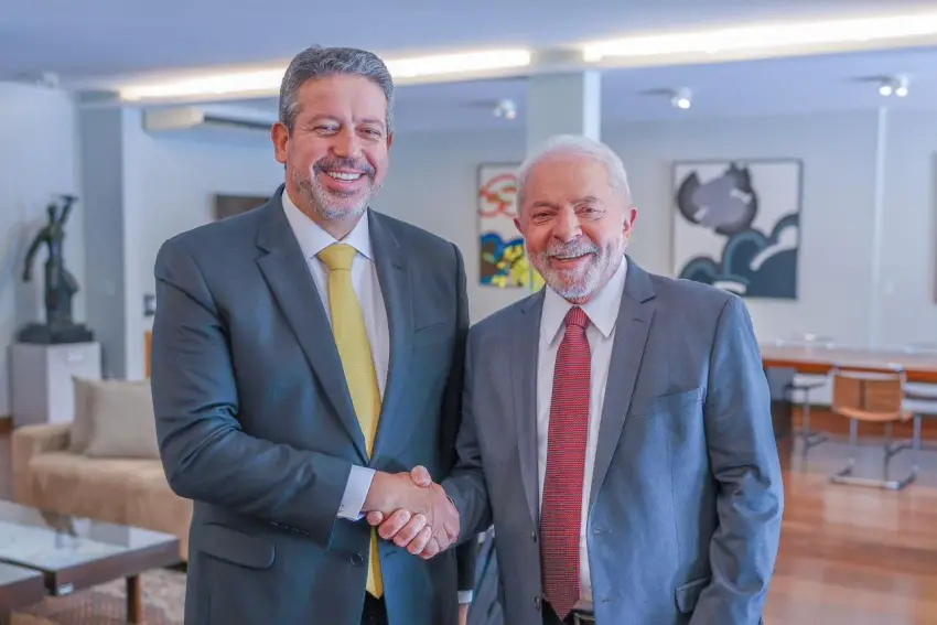 Independência pela esquerda: O PSOL diante do futuro governo Lula