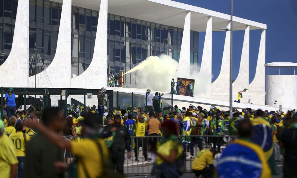 In the face of the coupist invasion: time to stand by the democracy and the arrest of Bolsonaro and all coupist leaders!