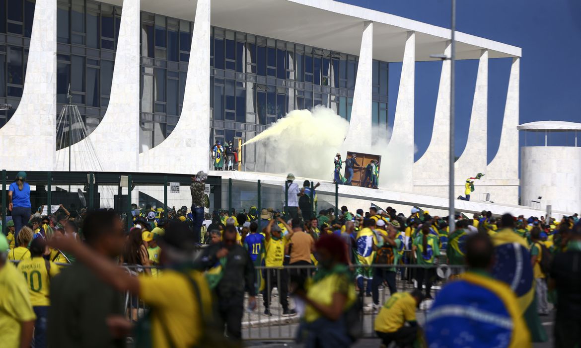 Los manifestantes invaden el Congreso, el STF y el Palacio del Planalto.