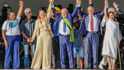 Lula, Janja, Dona Lu e Alckmin na rampa