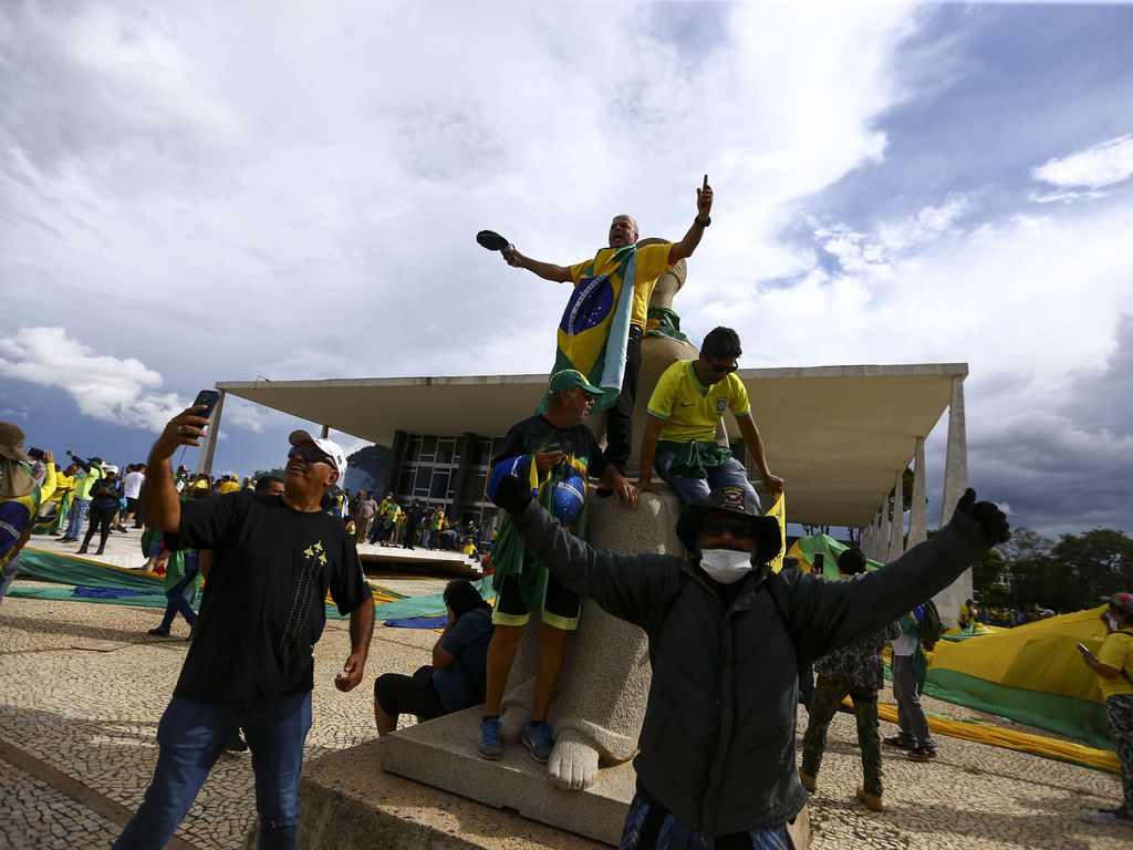 Como derrotar os golpistas? Quatro apontamentos sobre a luta pelo Brasil