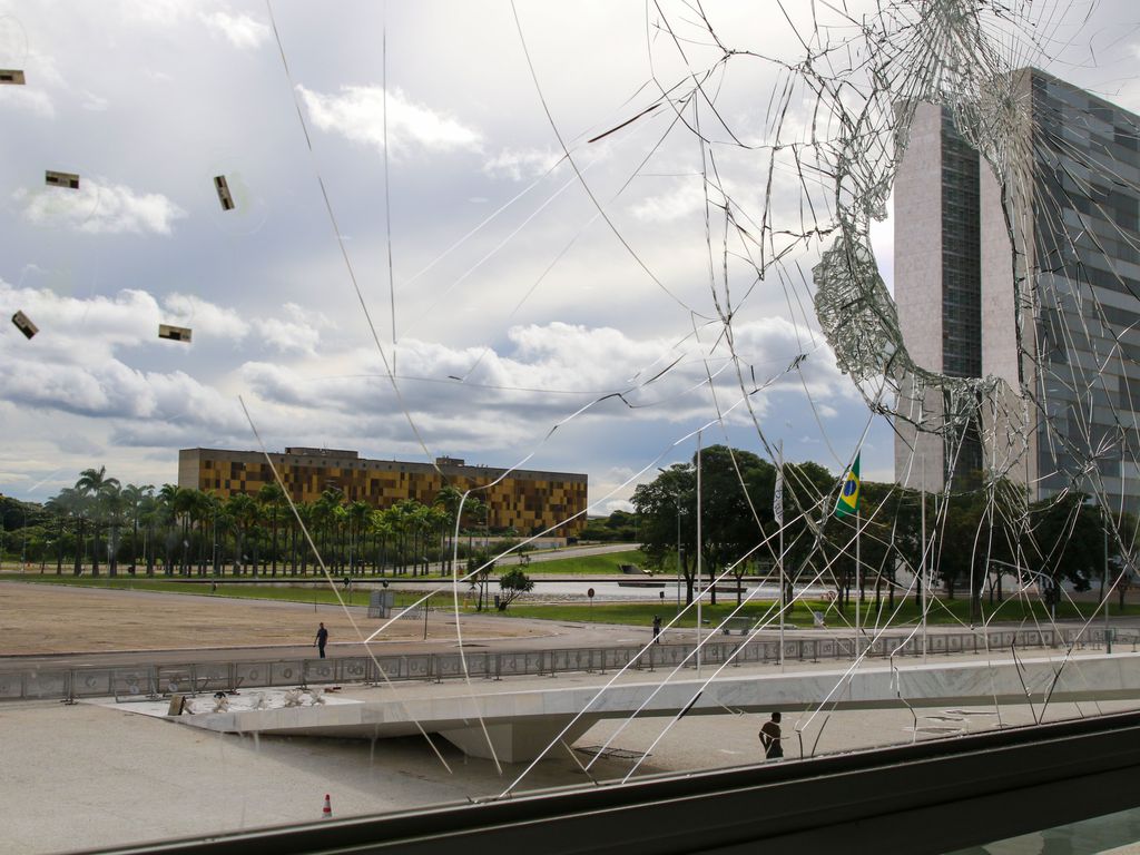 Notas de organizações internacionais contra os ataques golpistas realizados no domingo (8/1)