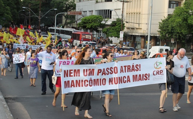 Um governo manicomial? Pela revogação do decreto 11.392/2023! Pelo fim das comunidades terapêuticas!