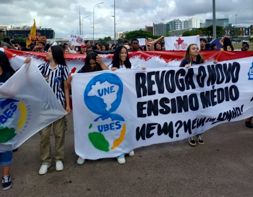 Sair às ruas para derrotar o Novo Ensino Médio