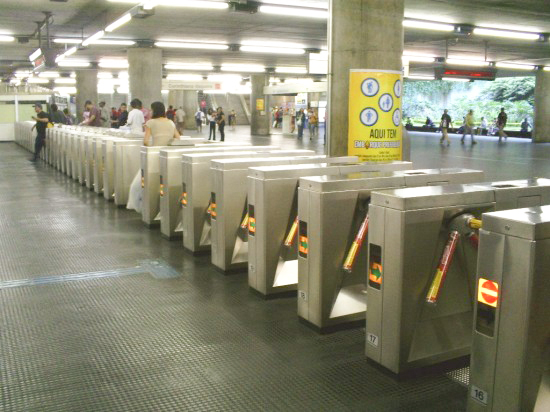 Metroviários retornam ao trabalho com catacra livre para a população