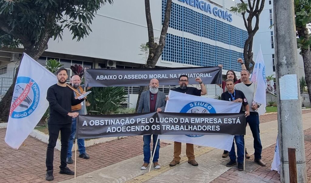 Ato contra o assédio moral foi realizado na porta da Equatrorial Energia em Goiás