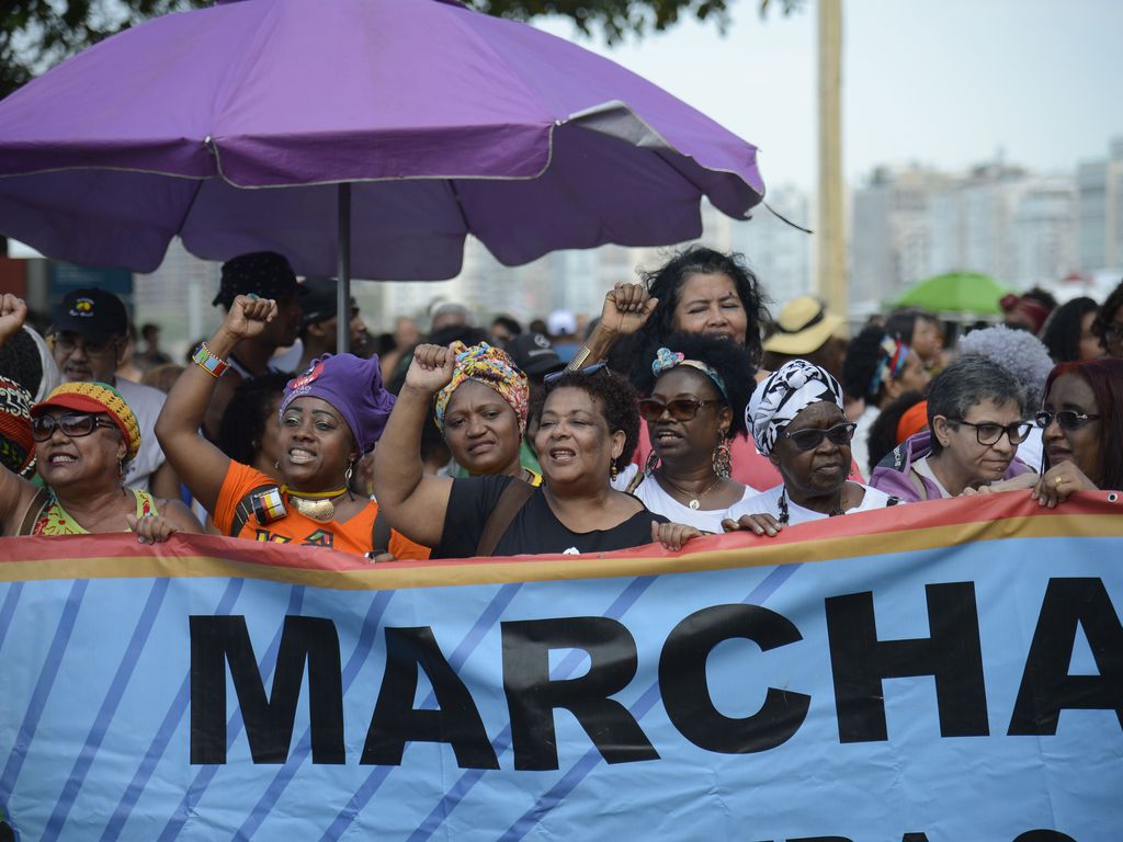 Por nós, por todas nós. Salve a resistência da mulher negra brasileira!