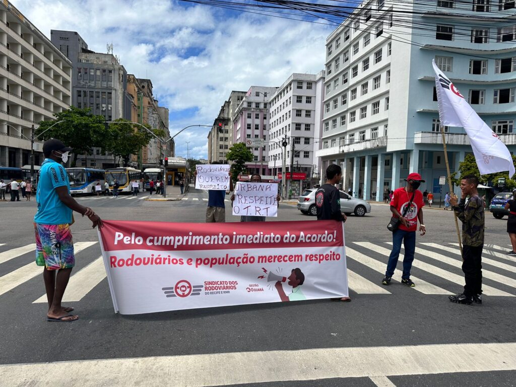 Rodoviárias e rodoviários realizam novo protesto na capital Pernambucana