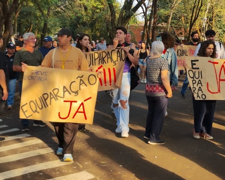 Equiparação já! Greve de servidores técnico-administrativos da Unesp conquista avanços e a categoria segue mobilizada