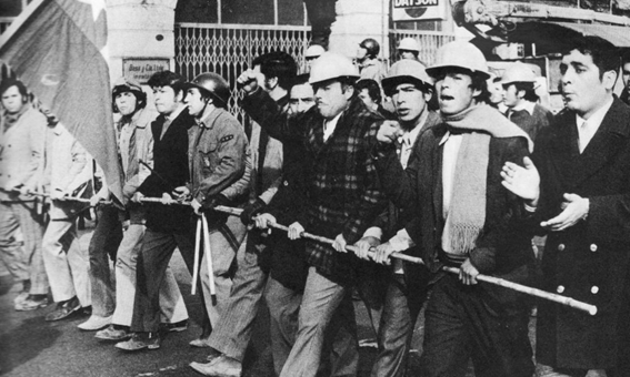 Trabalhadores chilenos nas ruas no início dos anos 1970.
