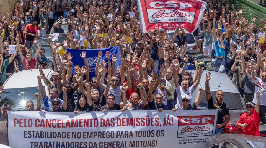 STAND UP! Levante-se! Greve na GM no Brasil e nos EUA