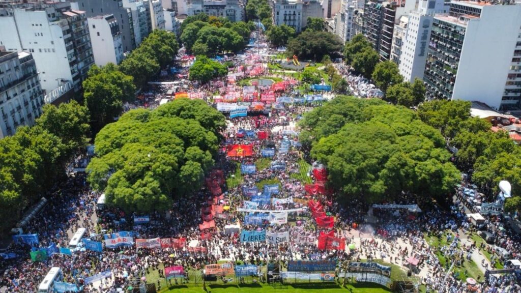 Rejeição maciça do plano motosserra