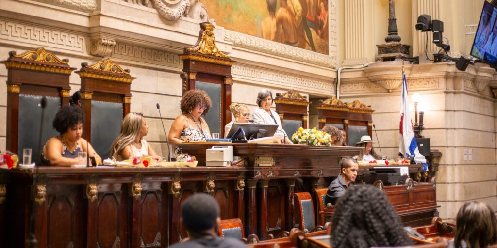 Marielle Franco, Cláudia Ferreira e Alessandra Makkeda são homenageadas na Câmara Municipal