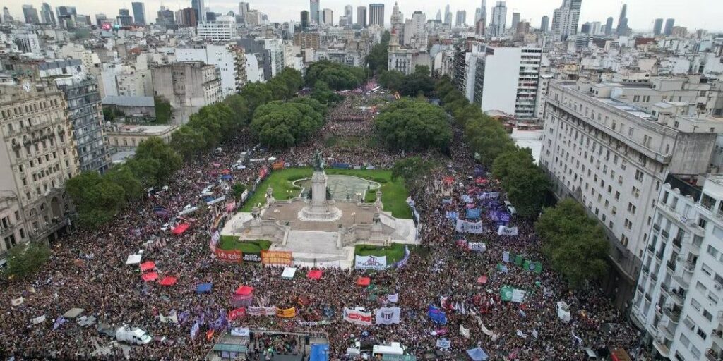 O 8M argentino e os desafios do movimento feminista com o governo Milei