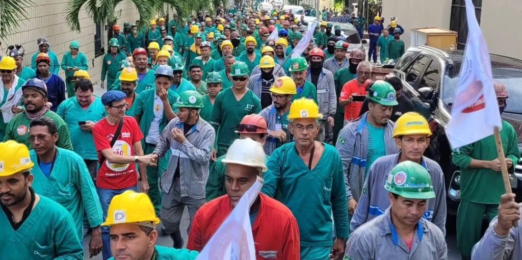 Semana começa com paralisação de operários da construção civil em Fortaleza