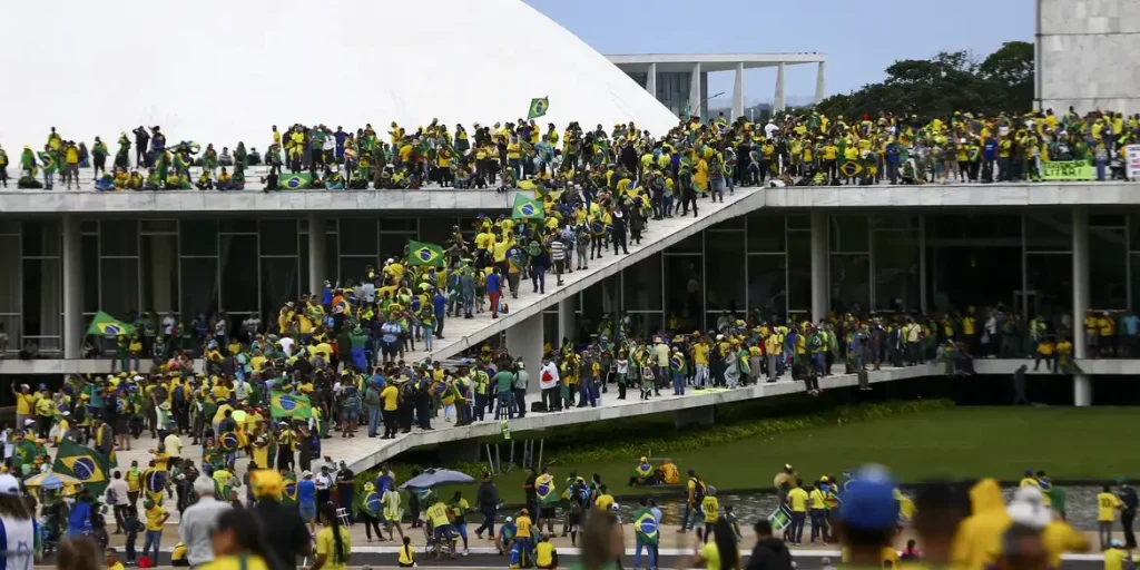 Dez teses sobre o novo fascismo