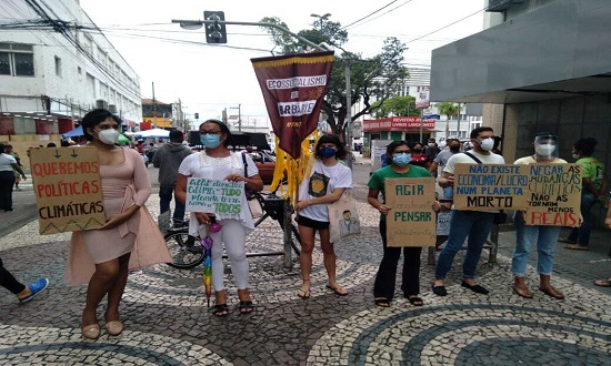 É tempo de solidariedade e resistência