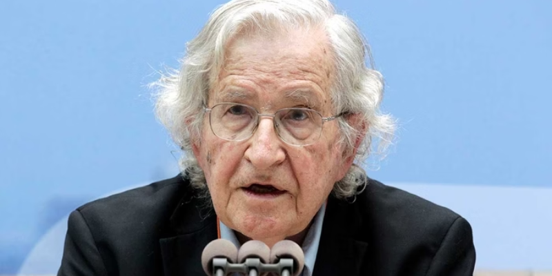 Vamos Celebrar Noam Chomsky, o Gigante Intelectual e Moral