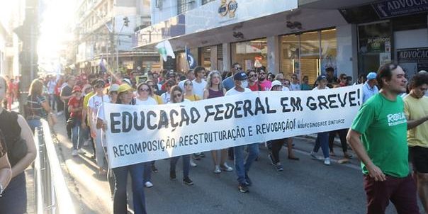 A greve dos TAE 2024 como parte da luta de classes brasileira: a quem deve servir a universidade?