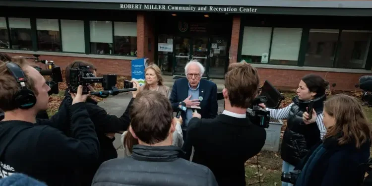 Bernie Sanders acusa Partido Democrata de ter abandonado a classe trabalhadora