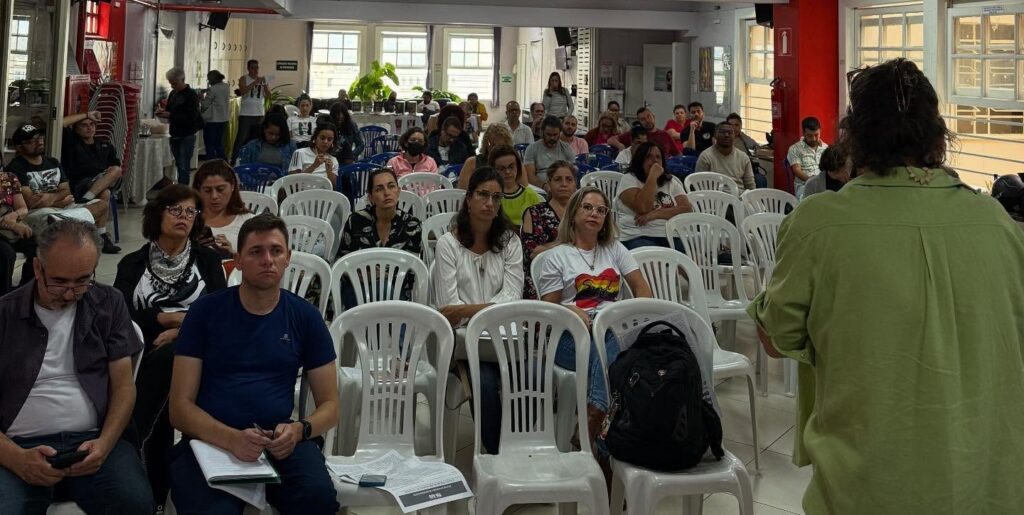 Trabalhadores em educação concursados da Rede Municipal de BH realizam assembleia com indicativo de greve nesta terça (13/05)