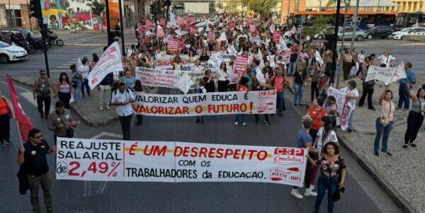 Trabalhadores em Educação fazem vigília na Prefeitura de BH e cobram resposta do governo municipal