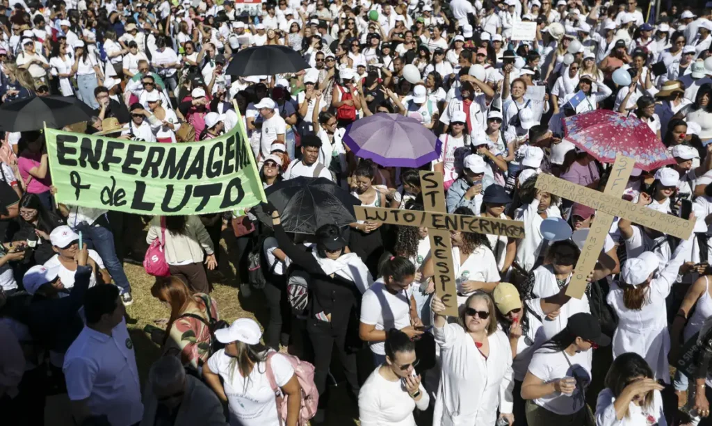 Quais são os limites entre a Enfermagem e a política? 