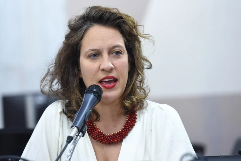 Deputada Bella Gonçalves, em parceria com Lohanna, pede CPI para investigação de esquema bilionário de fraude em licenciamentos ambientais em MG