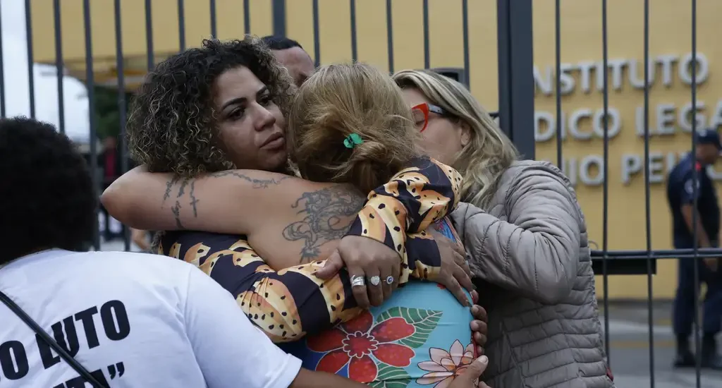 Operação no Rio foi massacre deliberado com objetivo político