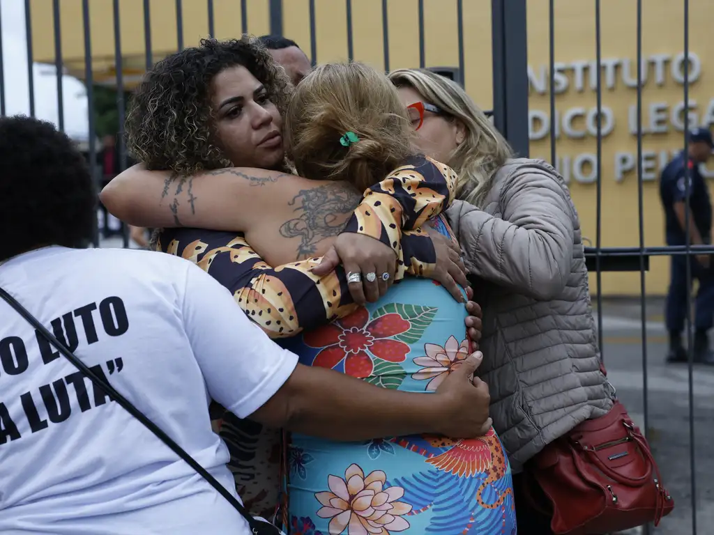 Operação no Rio foi massacre deliberado com objetivo político