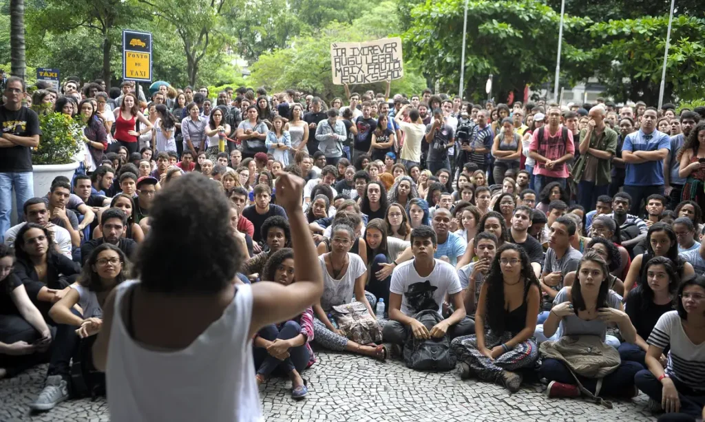 O golpe, a resistência e os caminhos da educação pública