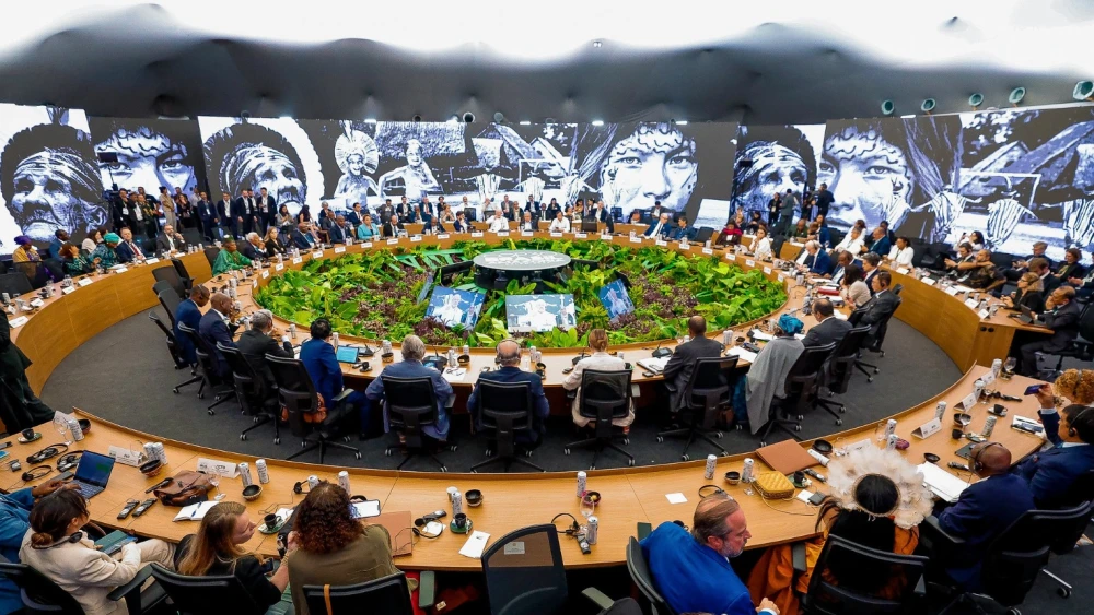 Brasil, COP30 e o paradoxo extrativista: entre o “greenwashing” e o negacionismo reacionário