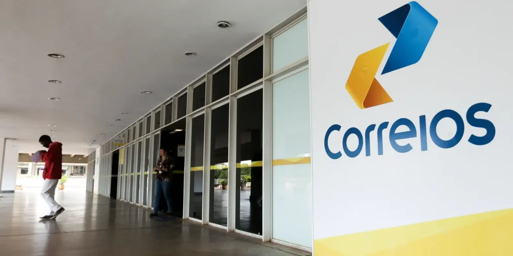 A crise dos Correios: desinvestimento, escolhas políticas e o futuro da empresa pública