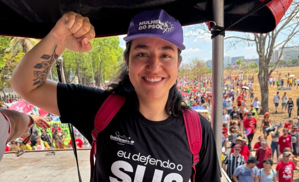 O SUS como barreira de contenção à barbárie. Uma enfermeira como linha de frente no DF: Karine Afonseca