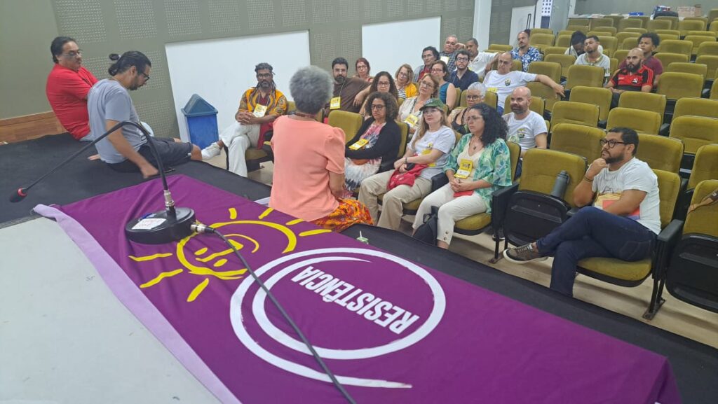 Entre denúncias e anúncios: Tecendo a manhã em meio ao avanço da barbárie capitalista