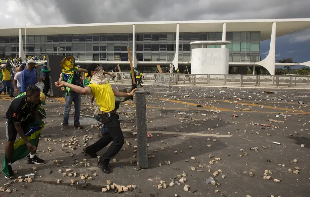 Qual a relevância do direito na atual quadra da luta de classes