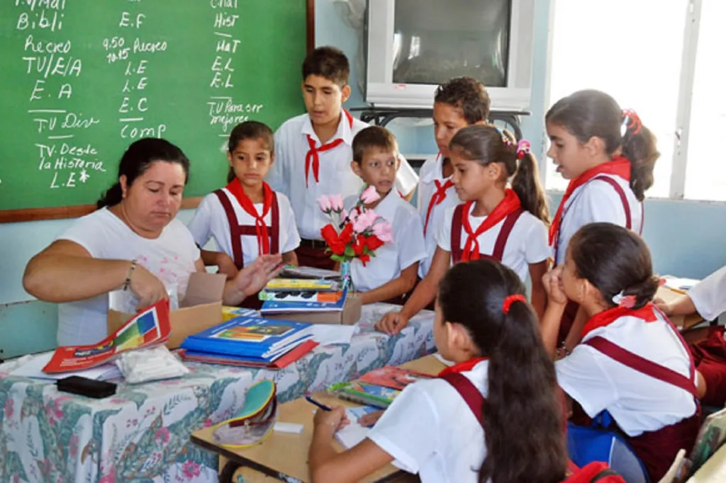 Educação em Cuba sob ataque: quando o bloqueio tenta atingir a inteligência de um povo