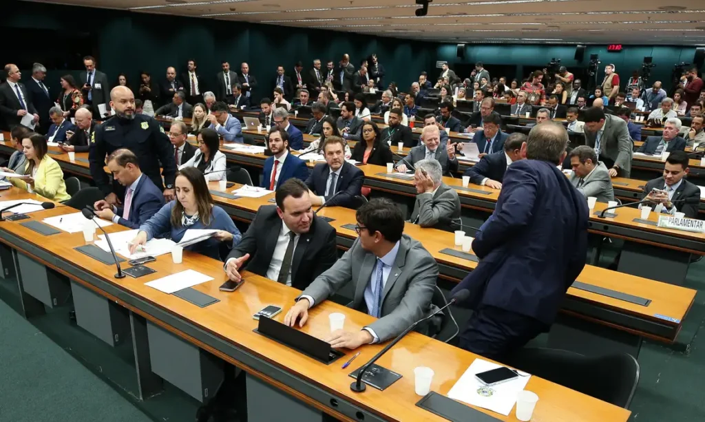 Os “inimigos do povo” e a redução do trabalho laboral