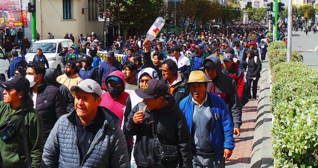 Bolívia: a mobilização segue forte, um governo desesperado e um desenlace incerto
