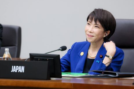 Sono de menos: a ética de trabalho de Takaichi destaca o problema do excesso de trabalho no Japão